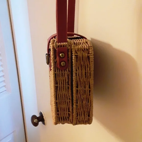 NWOT straw bag - Picture 4 of 8